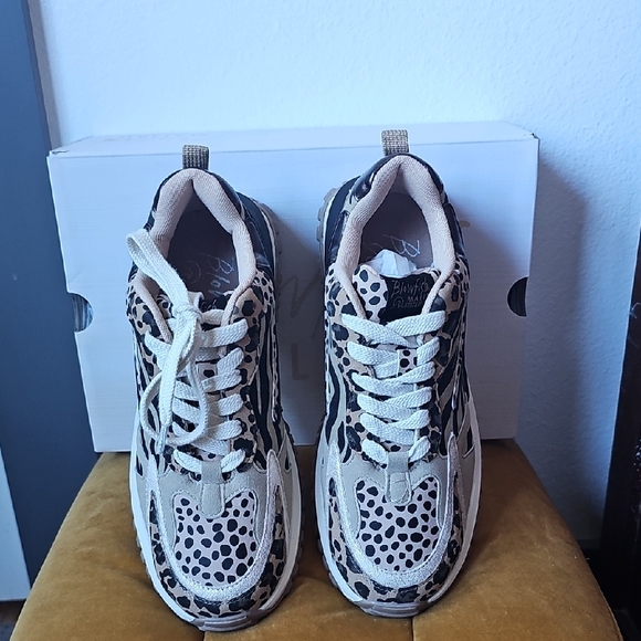 ●●BLOWFISH MALIBU LEOPARD SNEAKERS SIZE 9.5 NIB●● - Picture 6 of 7